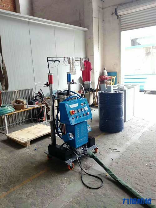 Q5600/380V發(fā)泡聚氨酯噴涂機(jī)(圖2) Q5600/380V發(fā)泡聚氨酯噴涂機(jī)施工案例