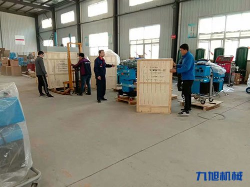 新型冷庫外墻隔熱保溫施工聚氨酯噴涂機(圖1) 濟南九旭國內聚氨酯噴涂機廠家